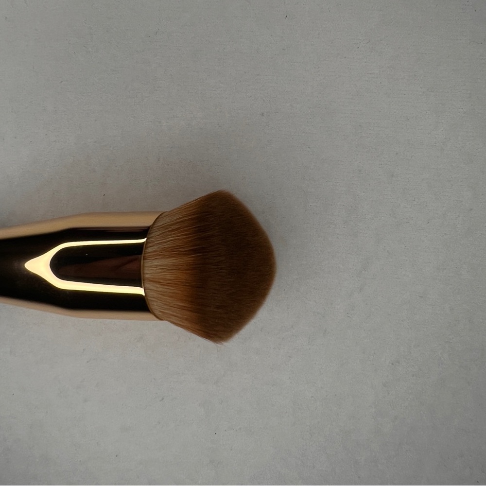 Chanel Sublimage L'ESSENCE DE TEINT Foundation Brush Full Size - Picture 5 of 6